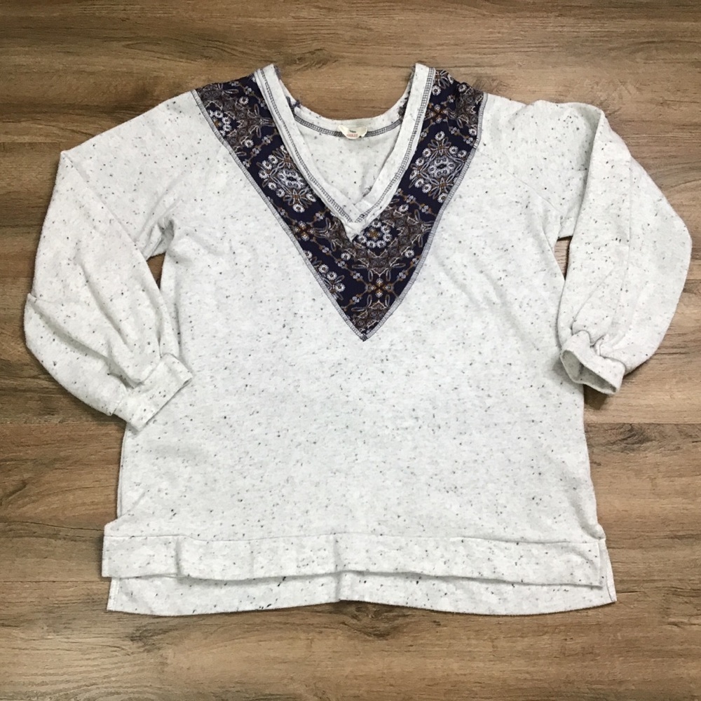 ANTHRO Hummingbird Top Size Medium Boho Frayed Floral Gray Multicolor