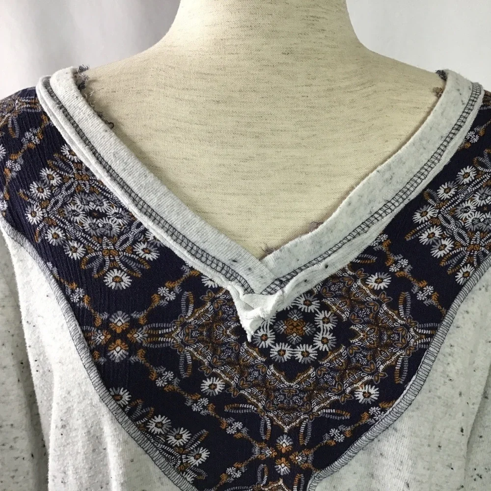 ANTHRO Hummingbird Top Size Medium Boho Frayed Floral Gray Multicolor - Picture 3 of 13