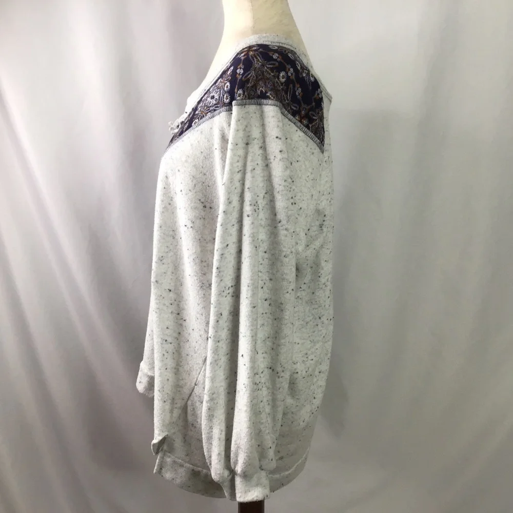 ANTHRO Hummingbird Top Size Medium Boho Frayed Floral Gray Multicolor - Picture 4 of 13