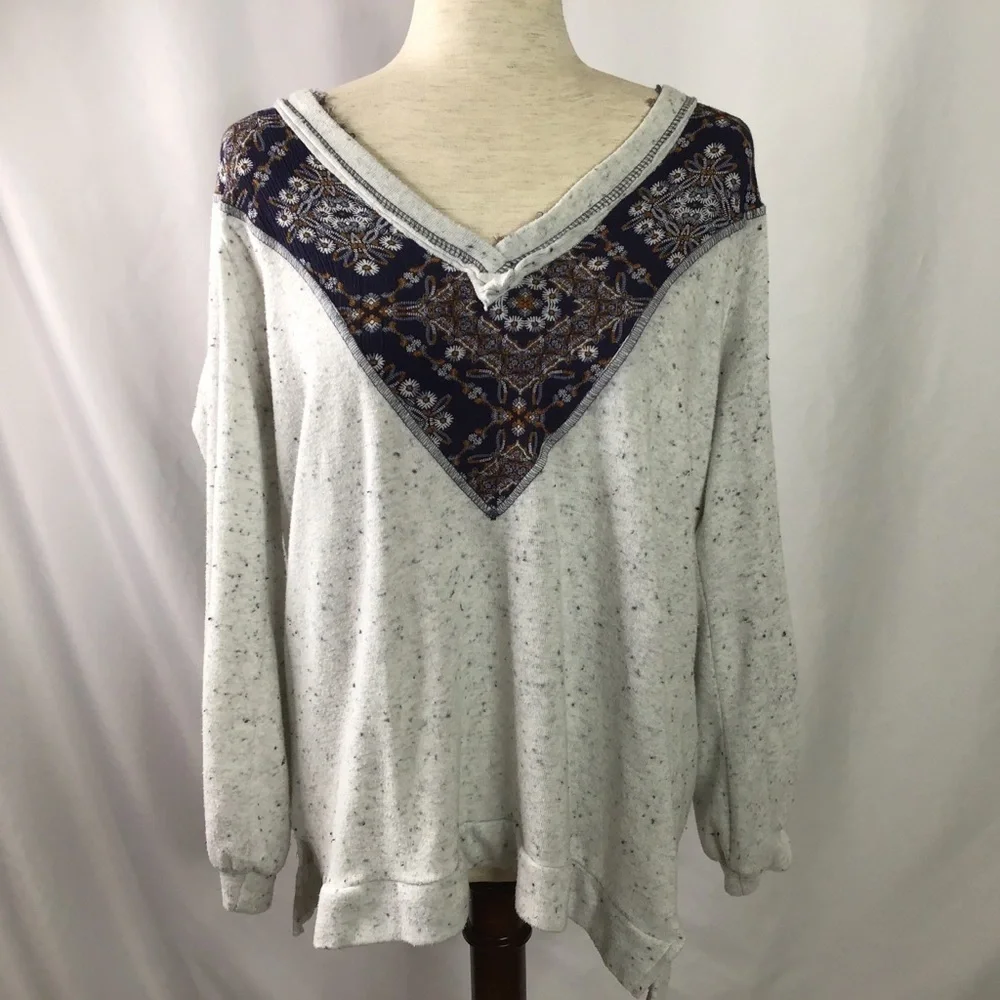 ANTHRO Hummingbird Top Size Medium Boho Frayed Floral Gray Multicolor - Picture 2 of 13