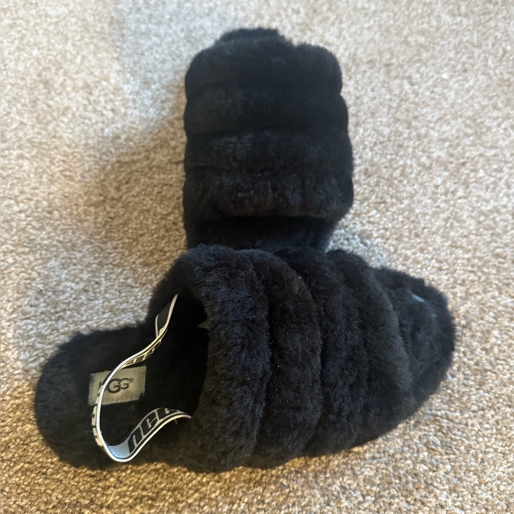UGG YEAH Black Fuzzy Slippers Size 5 - Picture 2 of 3