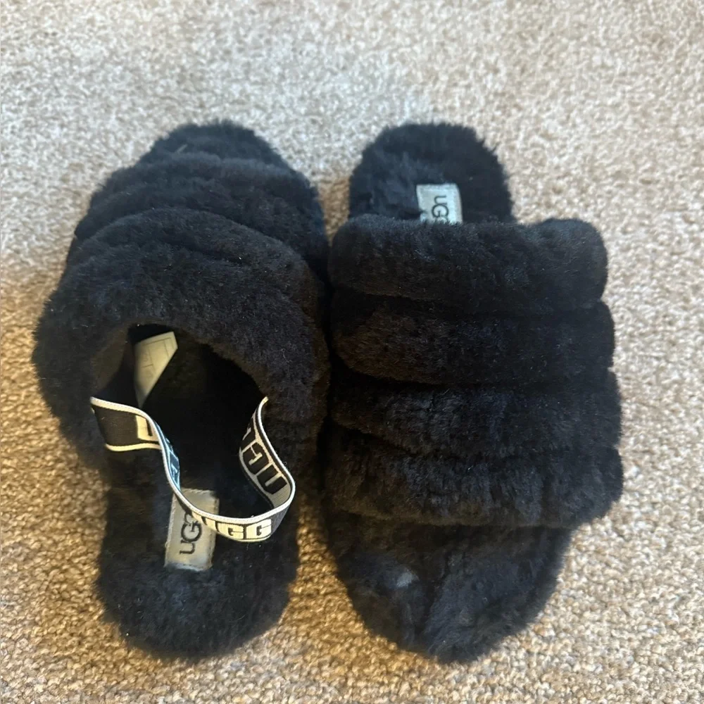 UGG‎ YEAH Black Fuzzy Slippers Size 5 - Picture 3 of 3
