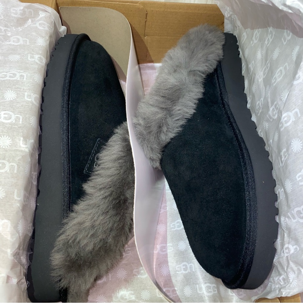 UGG slippers size 10 women New in box