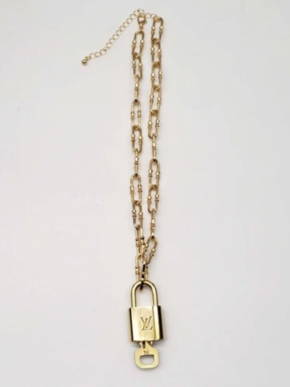 Gold-Plated Necklace with Authentic Louis Vuitton Padlock - Picture 2 of 11