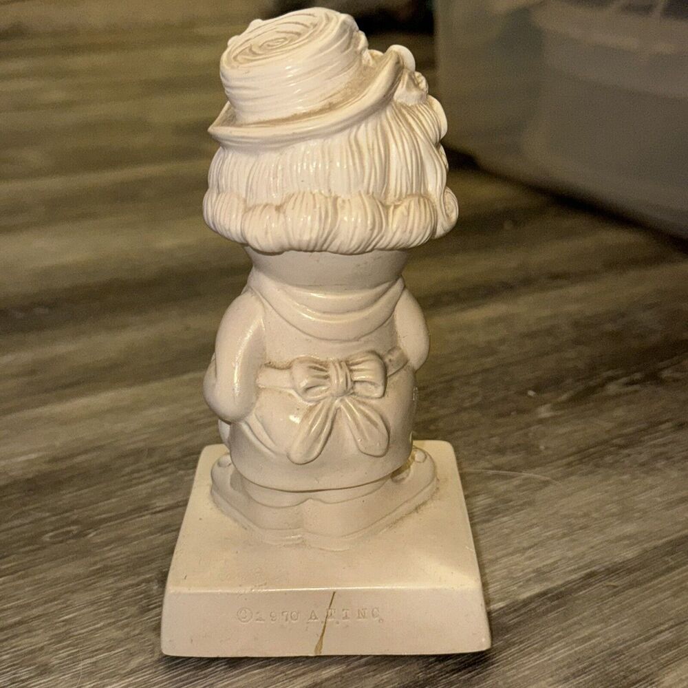Vintage R & W Berries "I Need Loving" Figurine 1970 - Picture 5 of 11