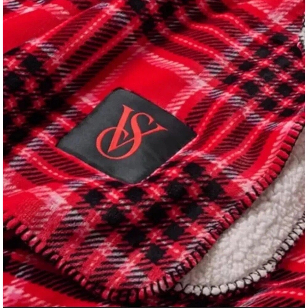 Victoria's Secret Plush Sherpa Cozy Fleece Throw Blanket Red Plaid Holiday