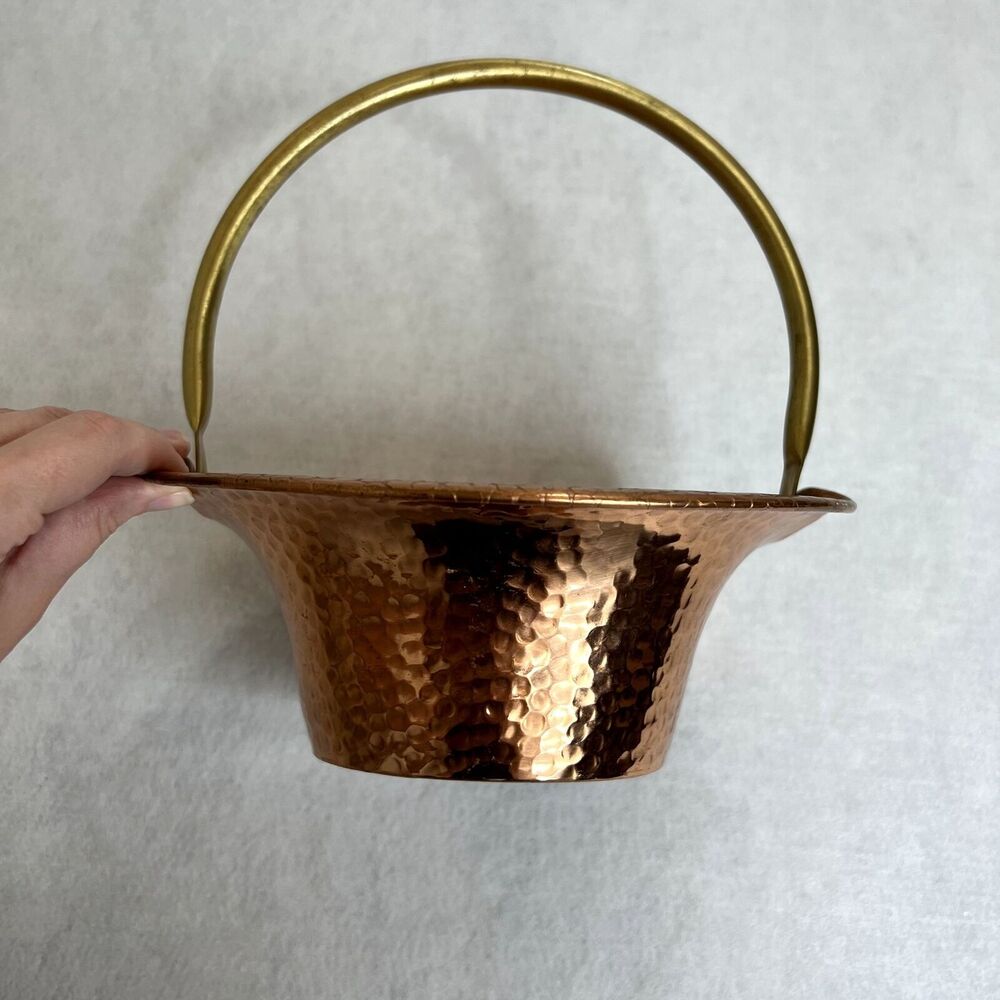 Vintage Coppercraft Guild Hammered Copper Basket - Picture 4 of 7