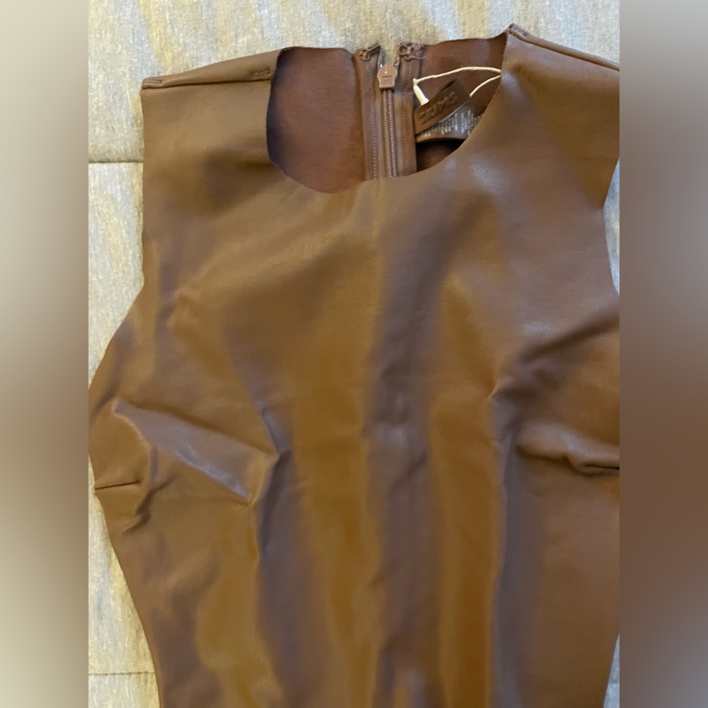 SKIMS faux leather crewneck bodysuit in jasper xxs - Picture 6 of 11