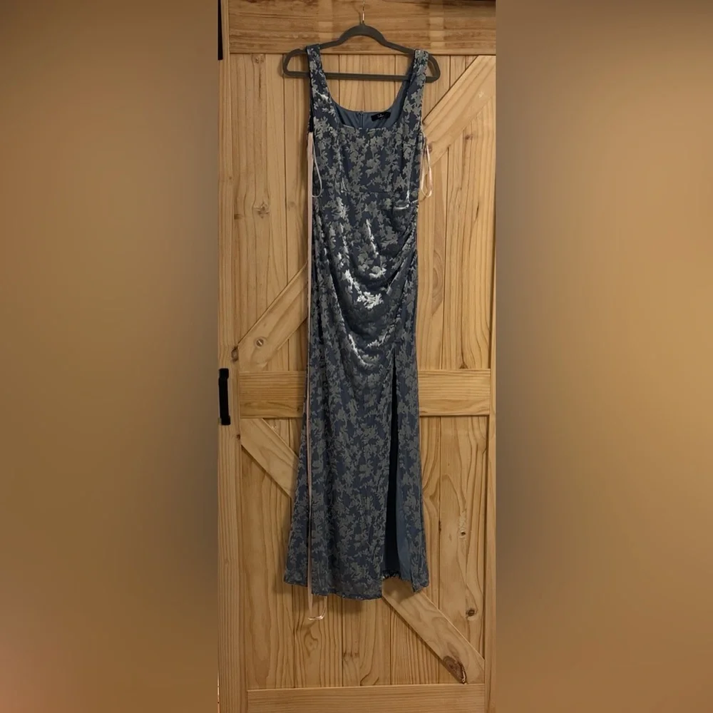 Lulus Blue Velvet evening gown - Picture 5 of 5