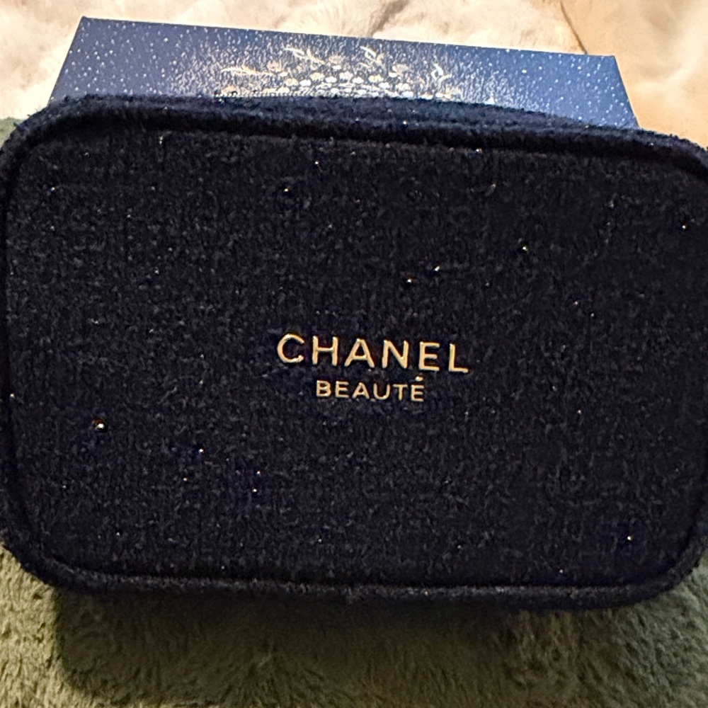 CHANEL Beauté Midnight Blue Cosmetic Case