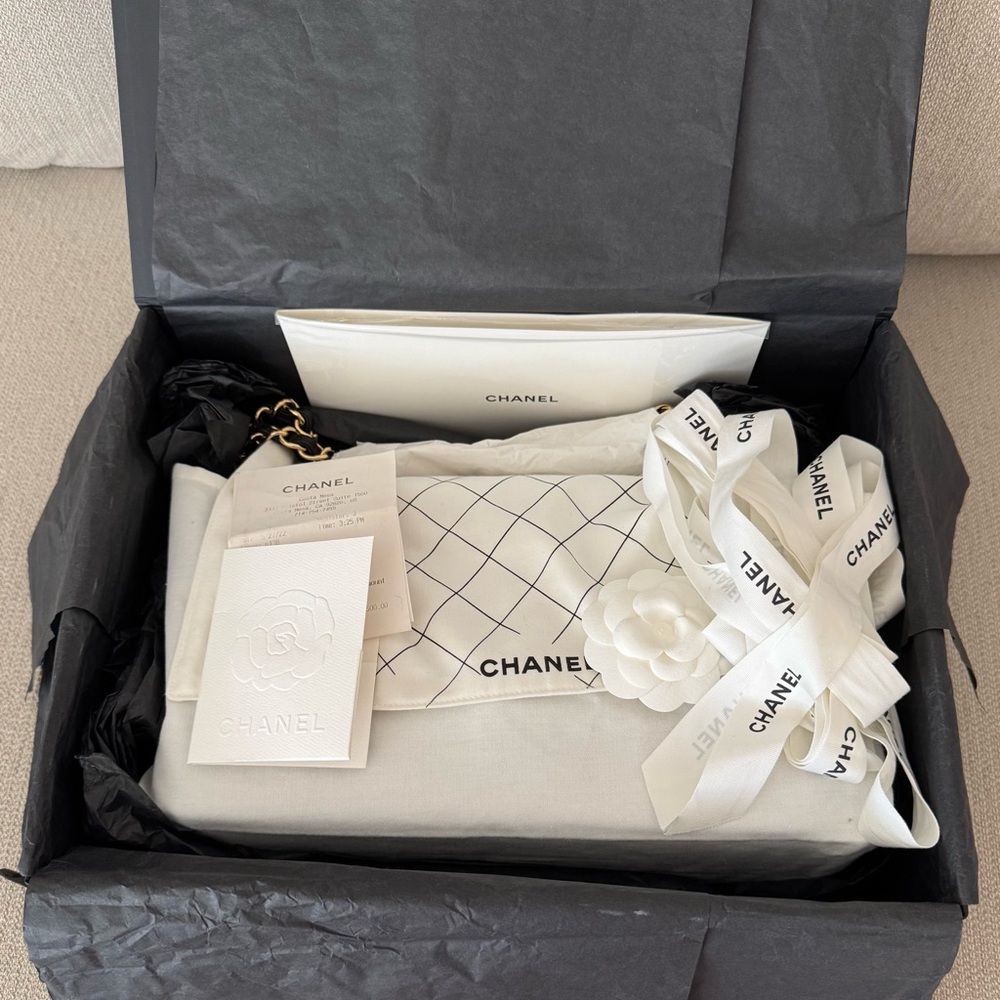 Classic Black and Gold Chanel large double flap bag - Picture 6 of 6