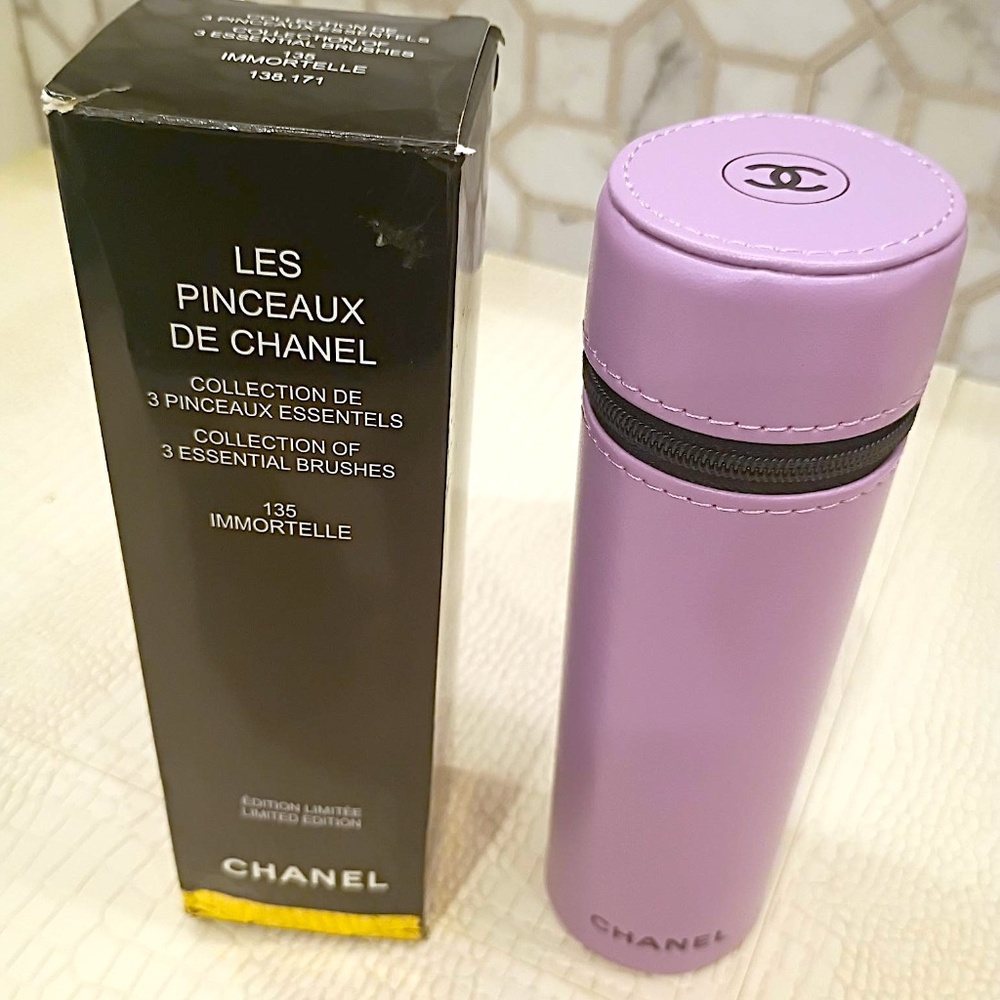Chanel Codes Couleur Limited Edition  Brush Set with Pouch Immortelle 135 NIB. - Picture 2 of 5