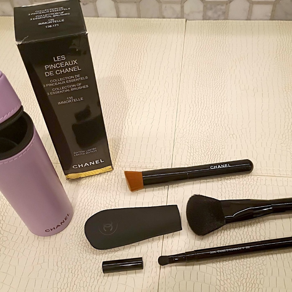 Chanel Codes Couleur Limited Edition  Brush Set with Pouch Immortelle 135 NIB. - Picture 4 of 5
