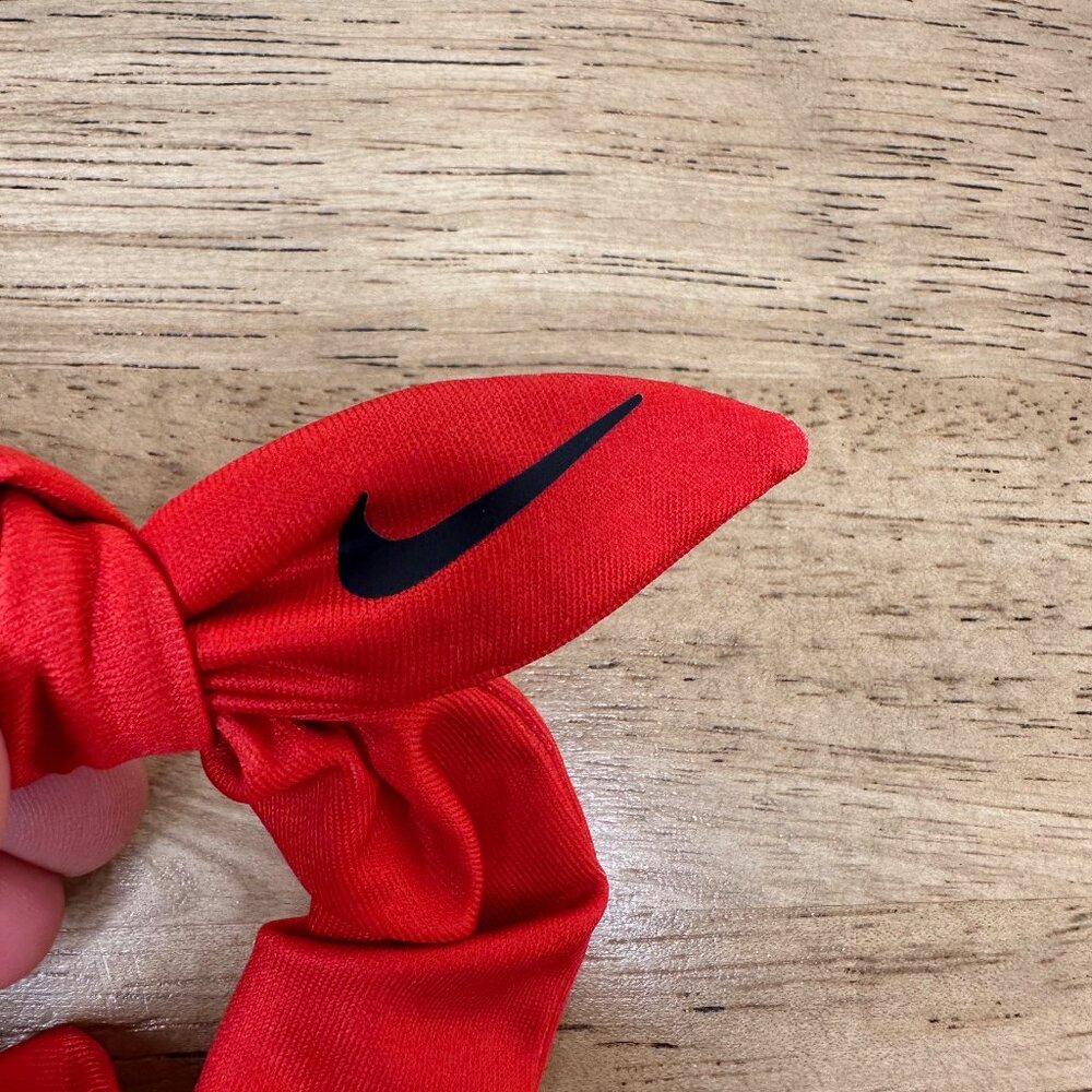 NWT Nike Scrunchie w Bow Red - Picture 3 of 4