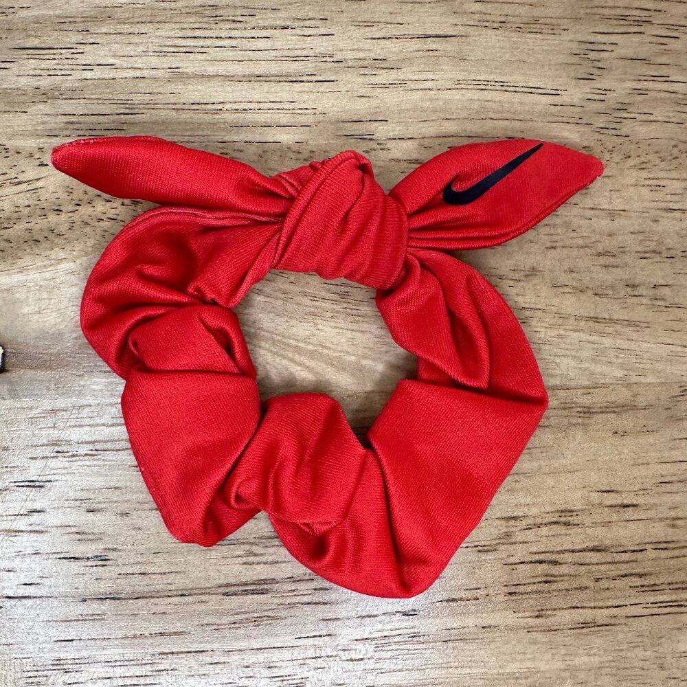 NWT Nike Scrunchie w Bow Red