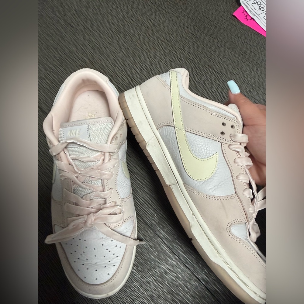 Nike Bow Laces Women's Sneakers - Light Pink and White
