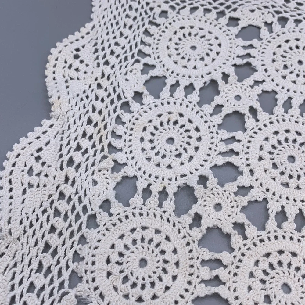 Vintage Intricate Crocheted Rectangle Doily Circular Motif Wavy Scalloped Border - Picture 4 of 8