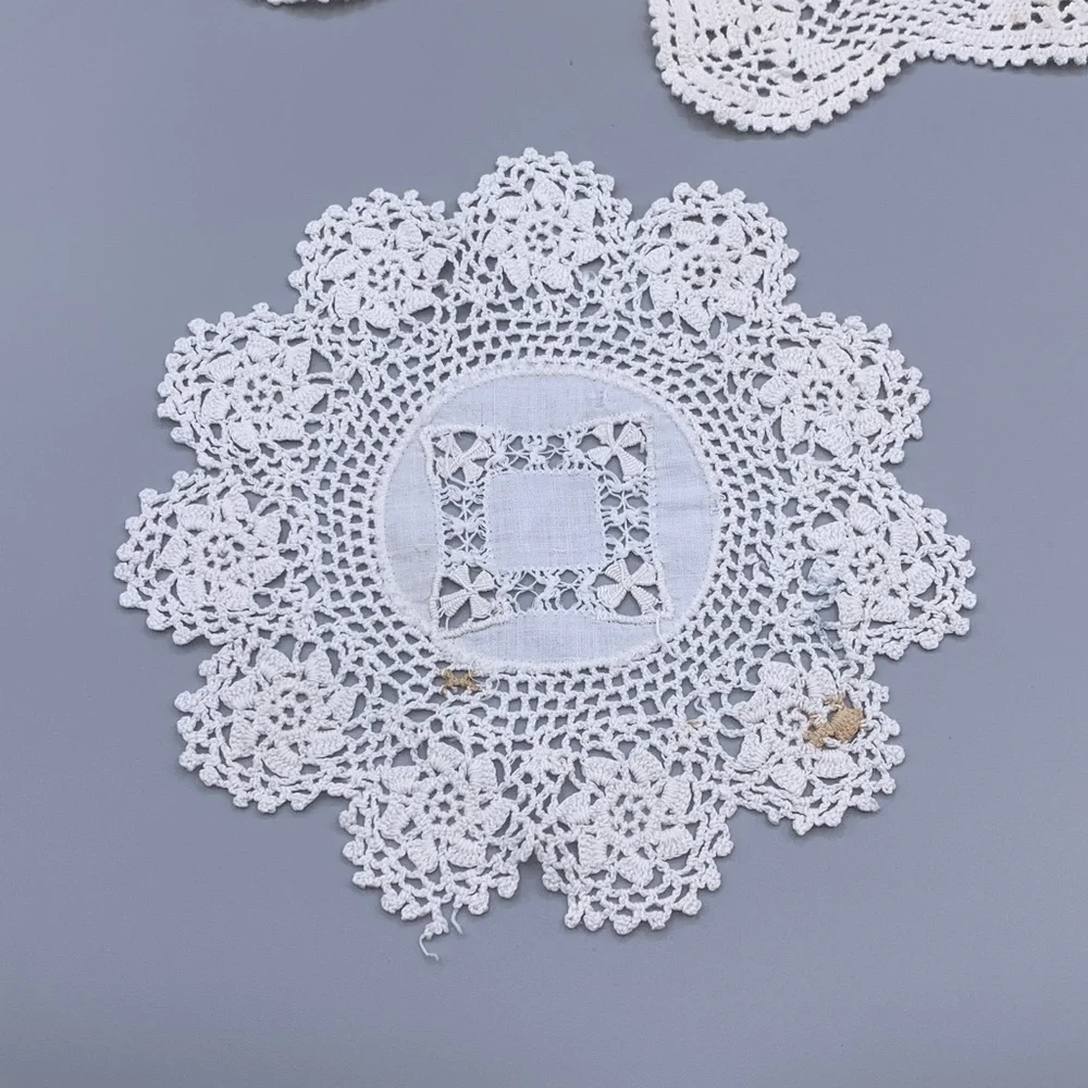 Vintage Intricate Crocheted Rectangle Doily Circular Motif Wavy Scalloped Border - Picture 7 of 8