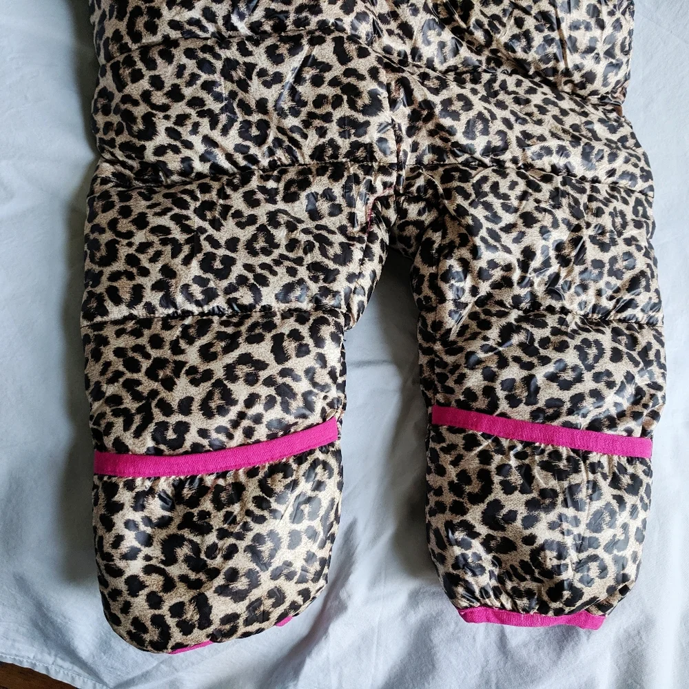 Like new Michael Kors pink leopard snowsuit size 0-6 months - Picture 7 of 11