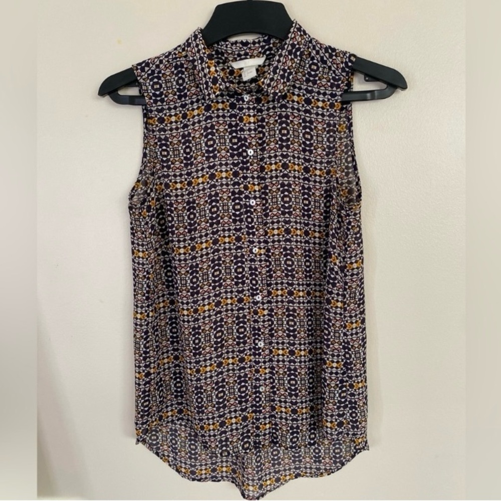 H&M Sheer Sleeveless Patterned Blouse button down