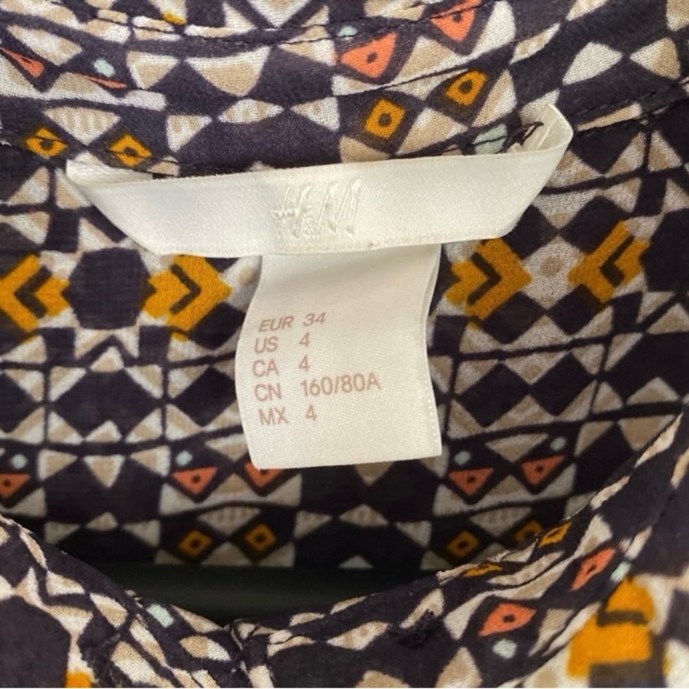 H&M Sheer Sleeveless Patterned Blouse button down - Picture 3 of 7
