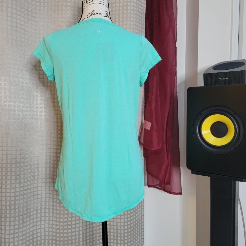Xersion V-Neck Activewear Top Green - Size Medium - Picture 3 of 8