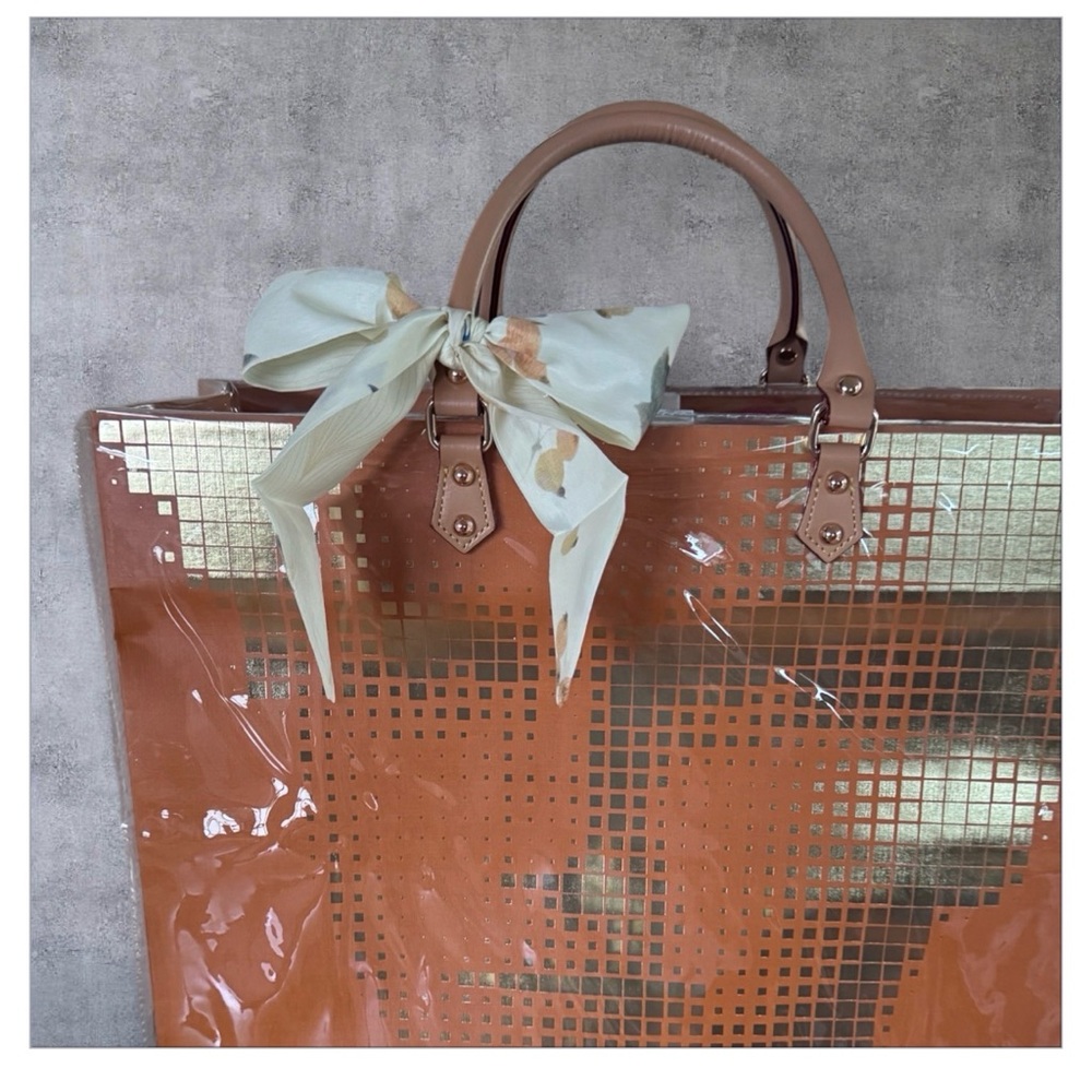 Authentic Louis Vuitton Elegant Tan and Gold Tote Bag - Picture 2 of 6