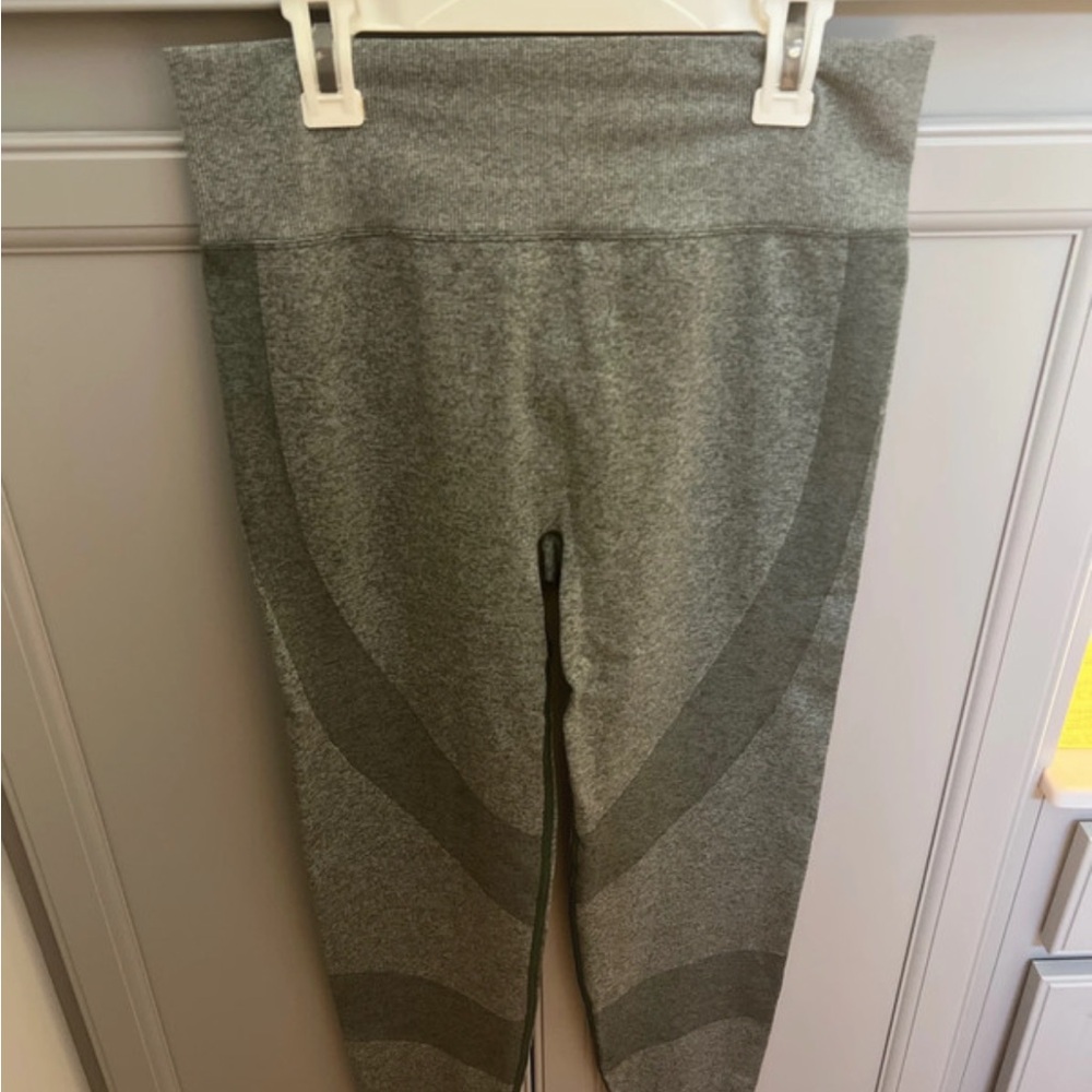Women’s olive green  Leggings. By Pink. Nwot