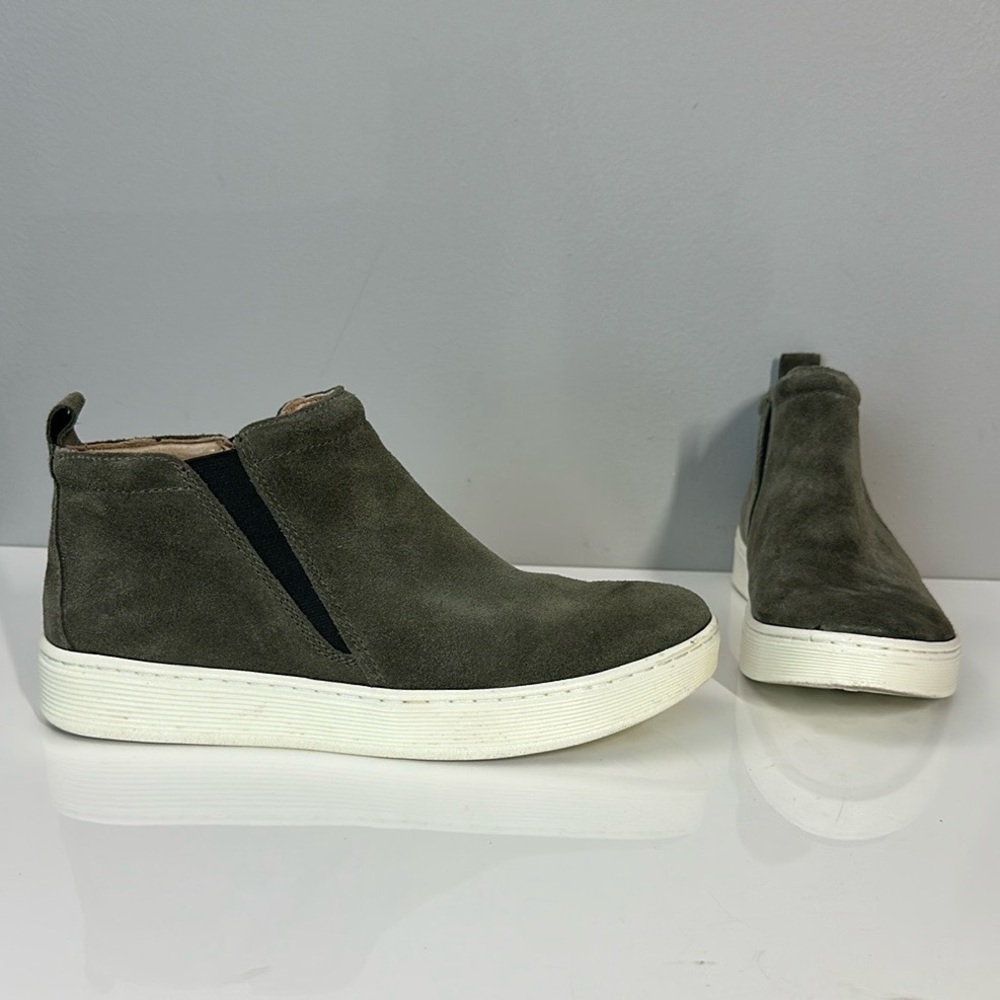 Sofft Waterproof Women’s Britton ll Ankle Boots Army Green Suede Size 8