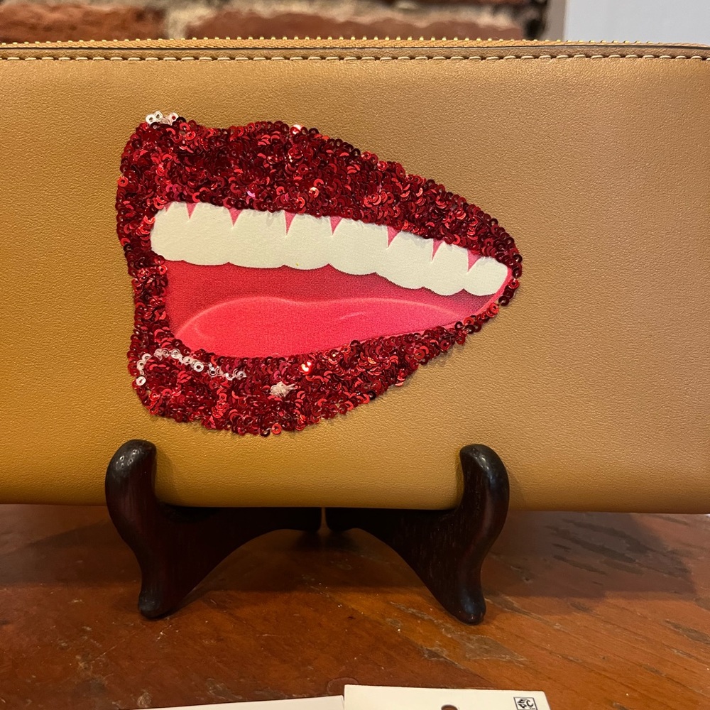 Coach x Tom Wesselmann Smile Sequin Zip Around Wallet Light Camel NWT Rare - Picture 3 of 16