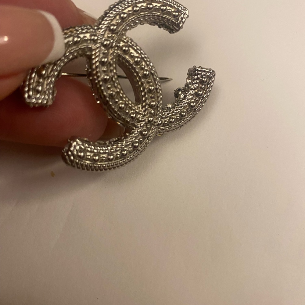 Chanel pin - Picture 7 of 14
