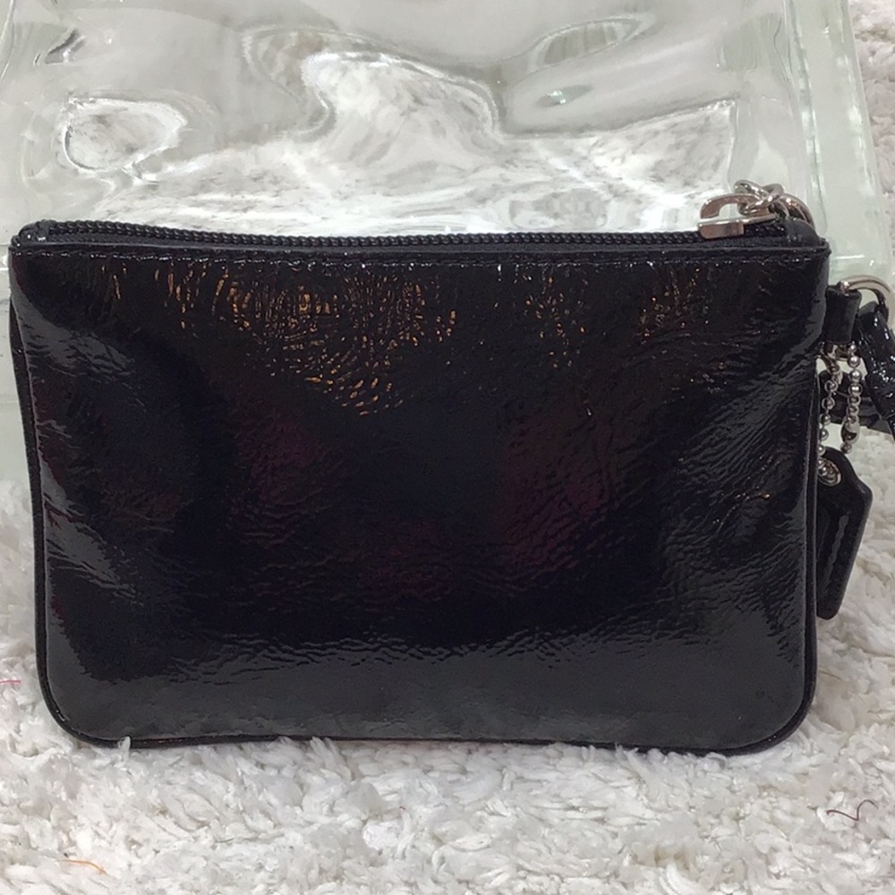 Coach Poppy black patent leather wristlet - Picture 2 of 6