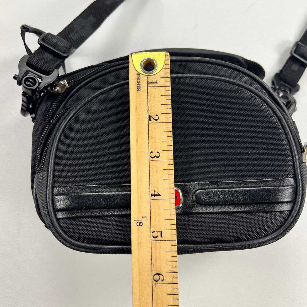 Wenger Swiss Army The Trend Black Nylon Dual Zip Top Camera Bag WA-7888-02 - Picture 6 of 15