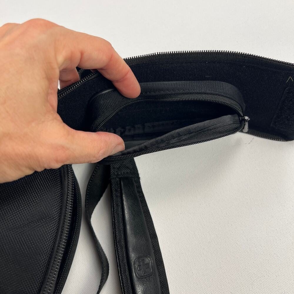 Wenger Swiss Army The Trend Black Nylon Dual Zip Top Camera Bag WA-7888-02 - Picture 7 of 15