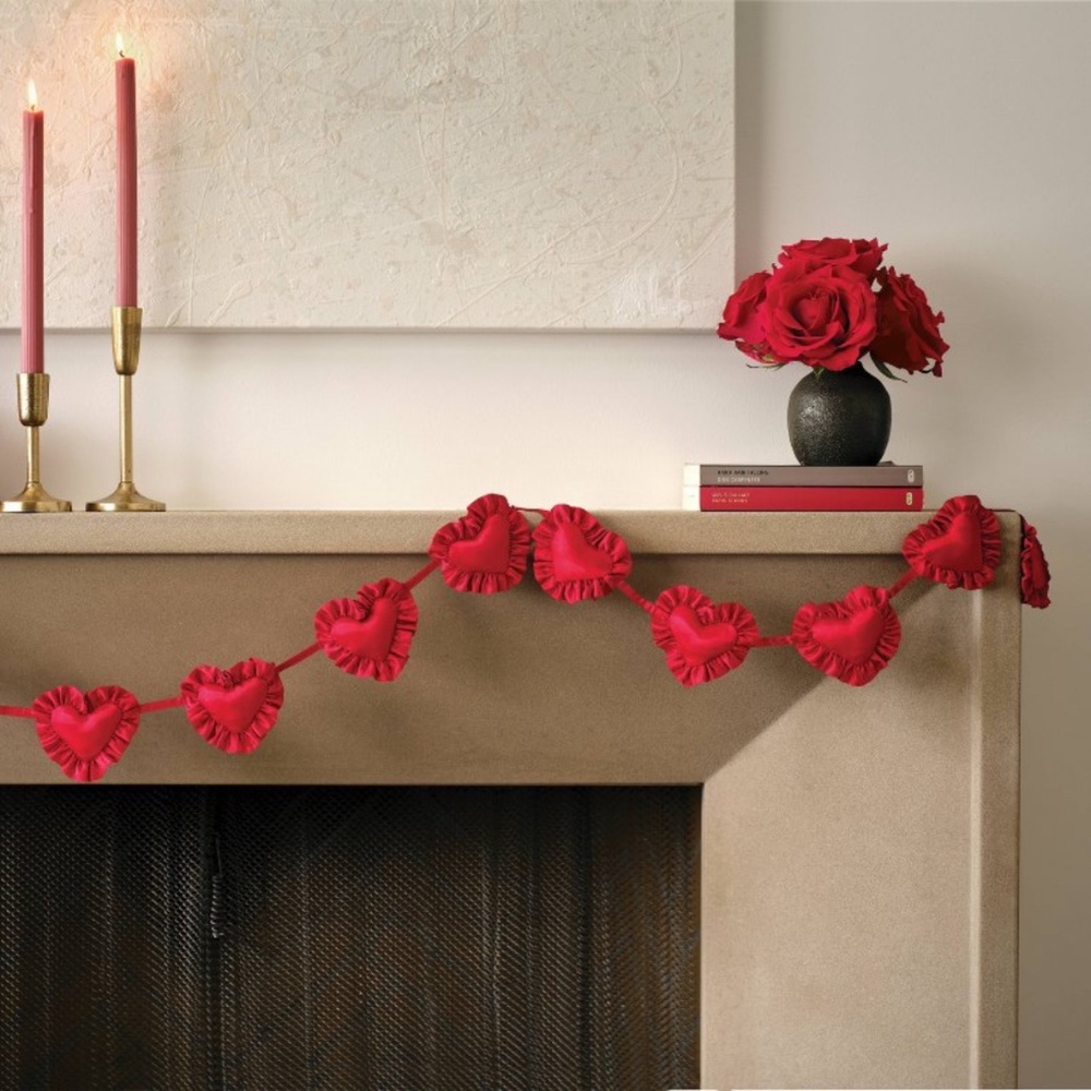 TARGET THRESHOLD VALENTINE'S DAY HEART GARLAND 1CT - Picture 3 of 3