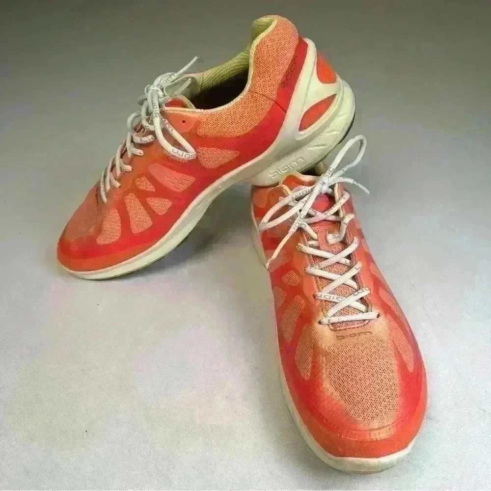 Women's Biom Fjuel Racer Sneaker In Coral Blush/Coral/Popcorn Sz 8/8.5 like new