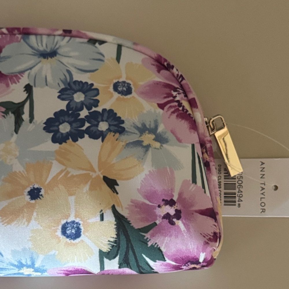 Ann Taylor Women’s Colorful Floral Pouch OS NWT - Picture 10 of 16