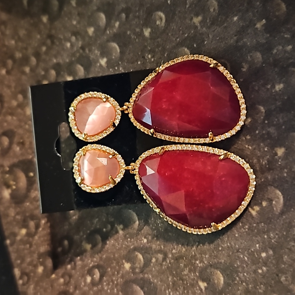 Pink Red Faceted Stone Pierced Earrings - Picture 3 of 3