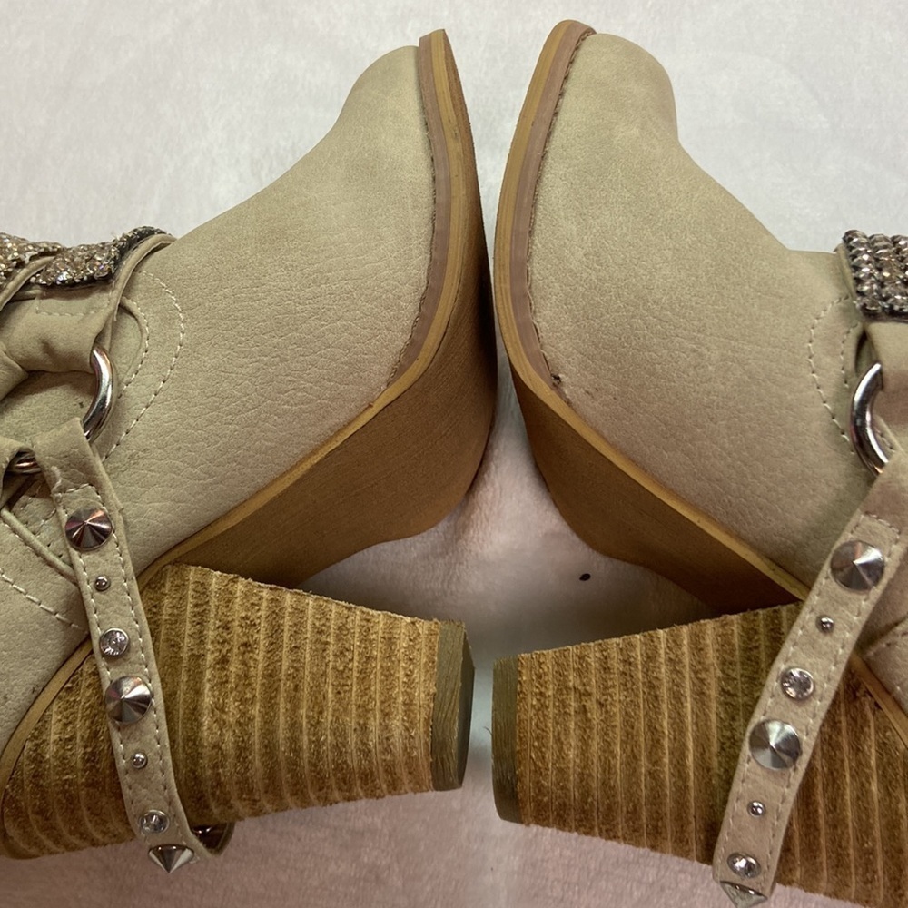 No Brand Light Tan Bling Western 3.5” Stacked Heel Booties Size 6 EUC - Picture 7 of 16