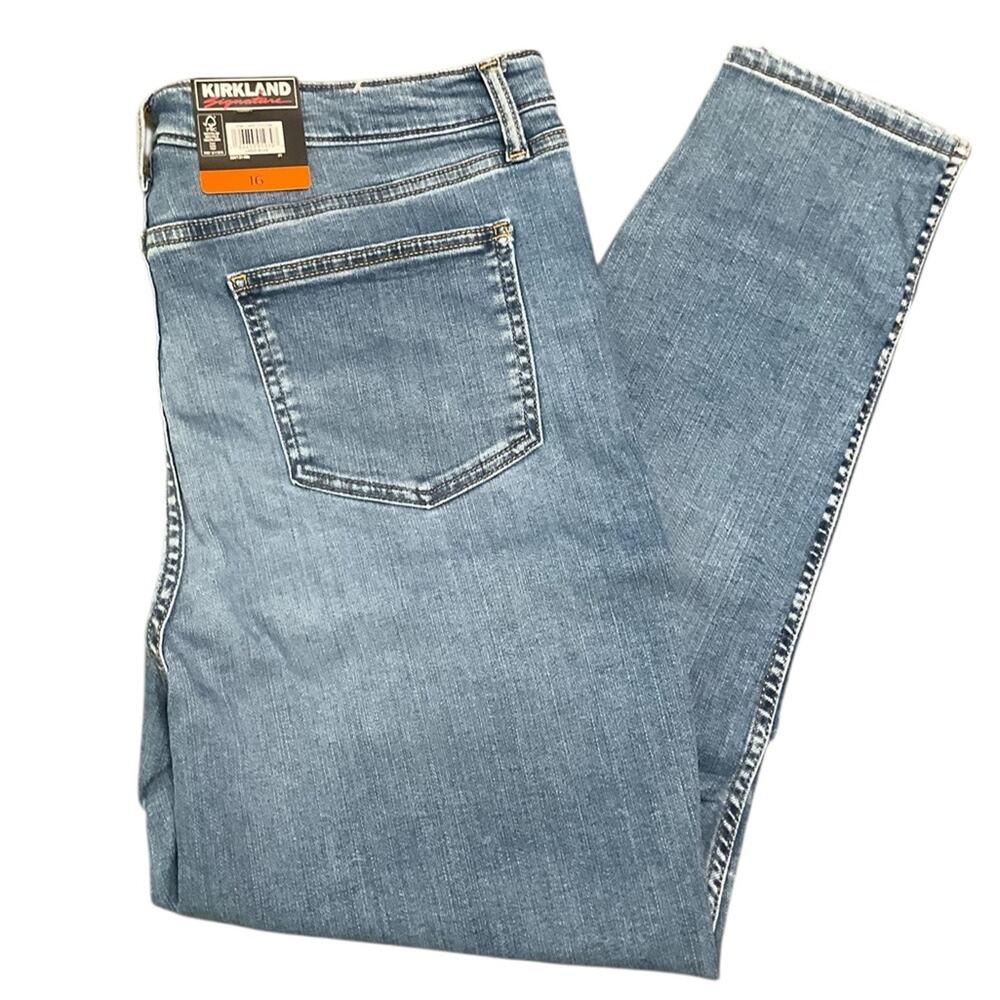 Kirkland Women’s Jeans High Rise Stretch Light Blue Size 16 NWT