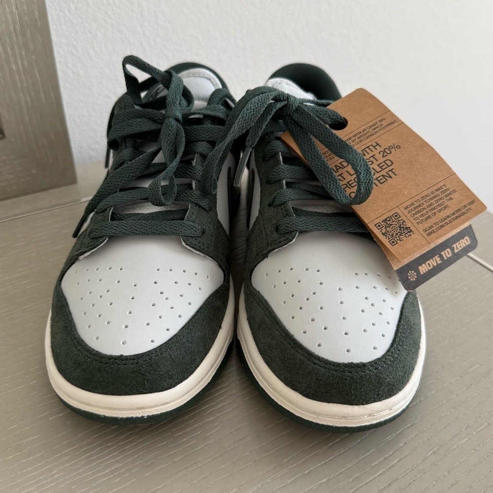 Nike Dunk Low Tops - Picture 4 of 7