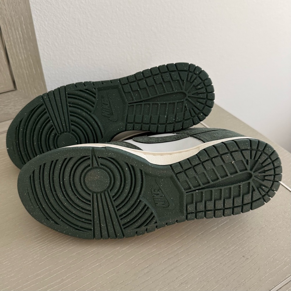 Nike Dunk Low Tops - Picture 5 of 7