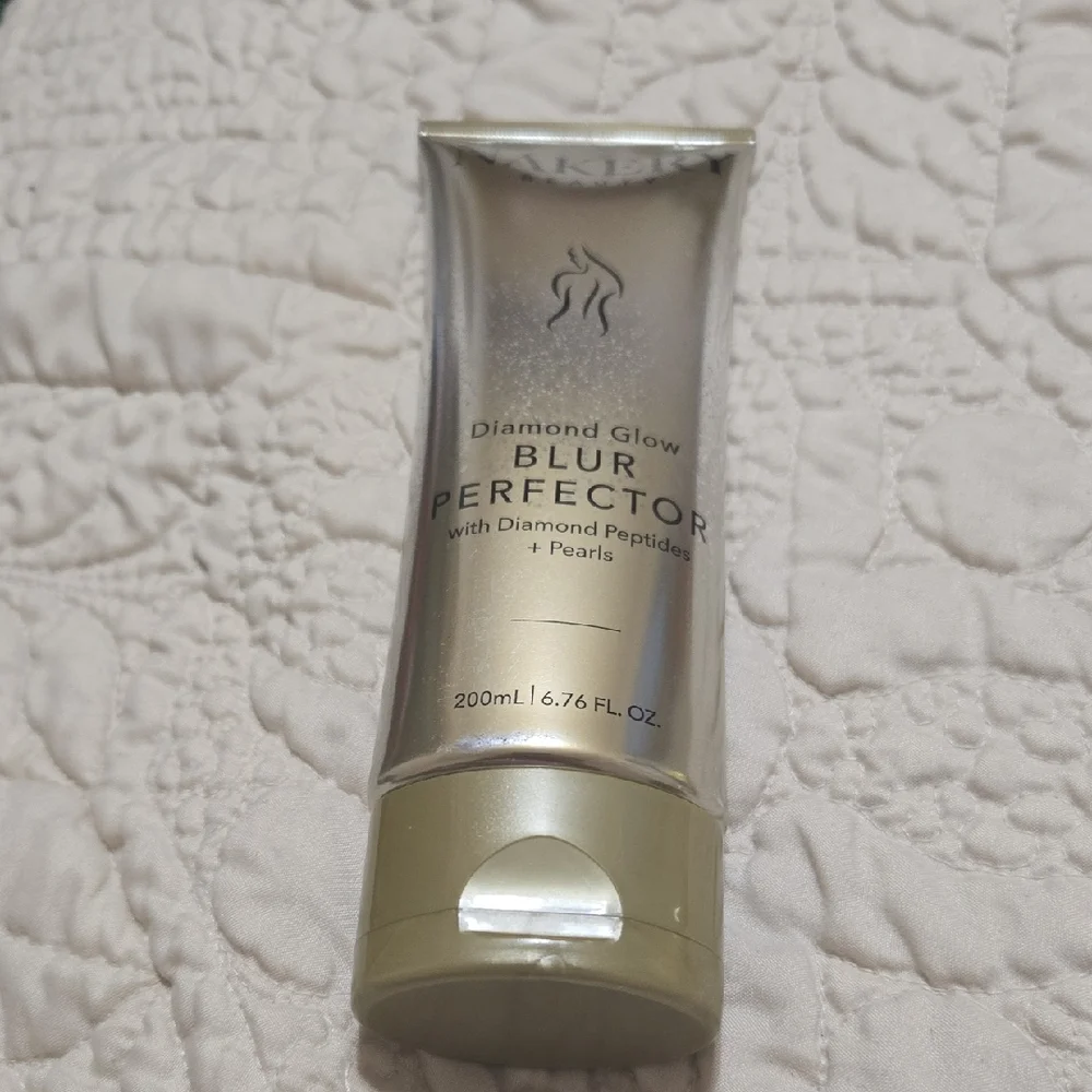 Nakery Beauty Glow Blur Perfector - - Picture 1 of 4