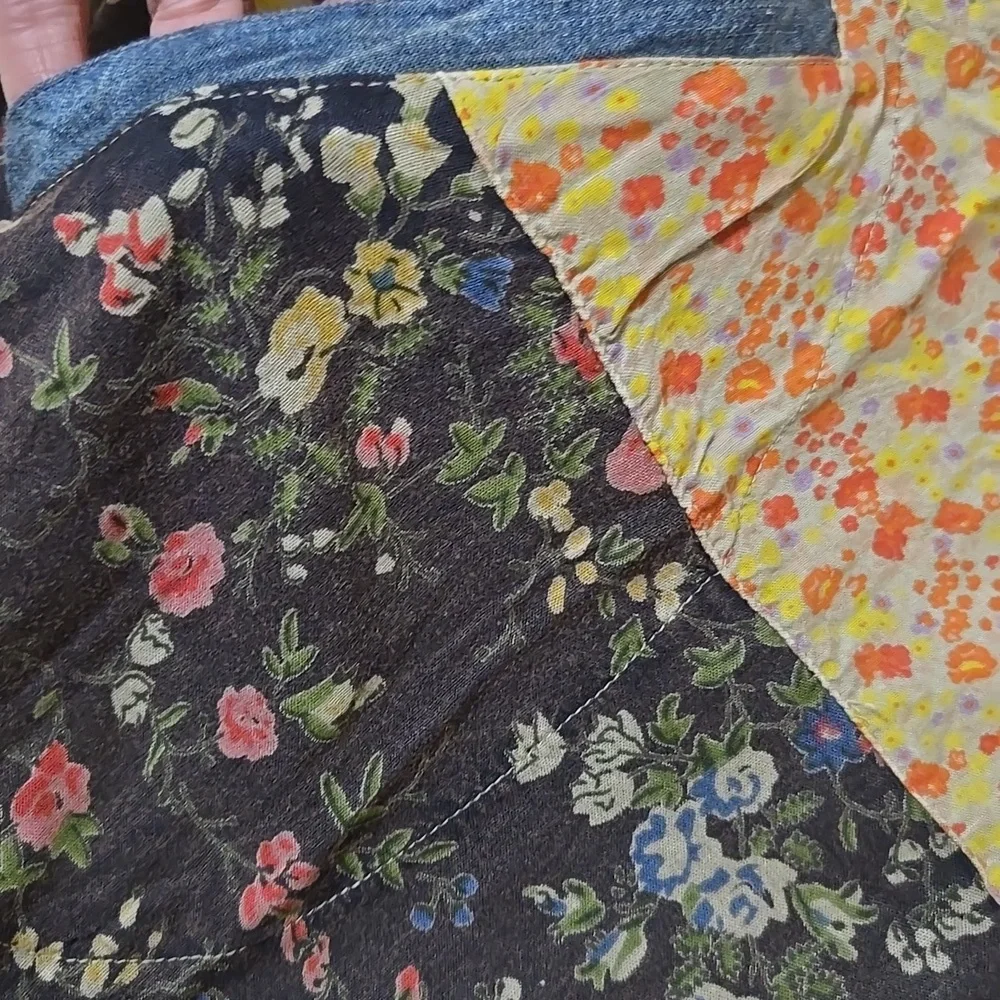 Vintage-Inspired Mixed Floral Patchwork Button-Up Jacket - Denim Trim - Picture 4 of 11