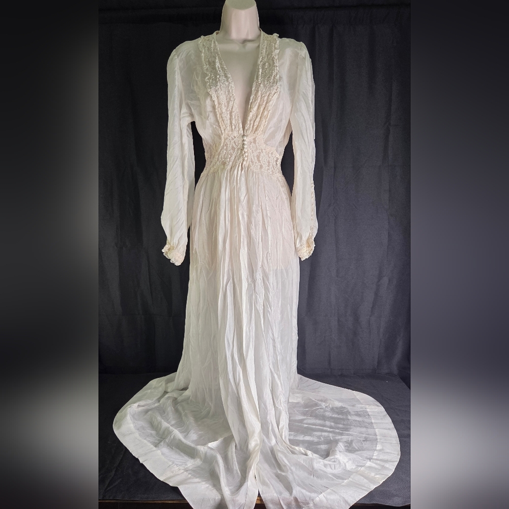Vintage Ivory Nylon Sheer Dressing Robe