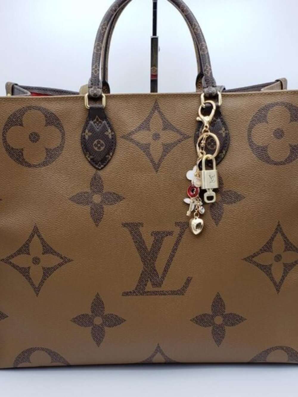 Authentic Louis Vuitton Gold Padlock & Key 🔒 LV Bag Charm w/ Unbranded Keychain - Picture 3 of 10