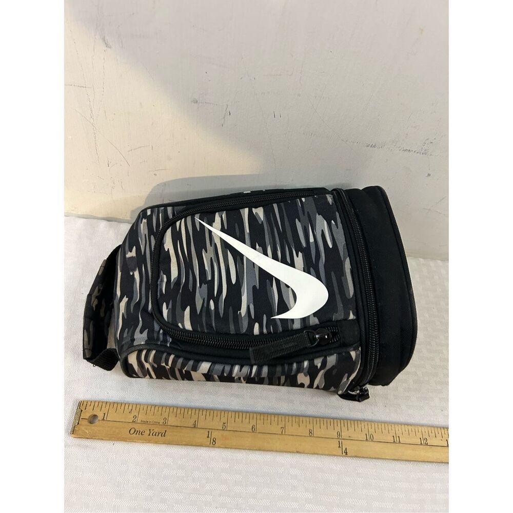 Nike lunch bag zipper black gray 7"x11"‎ - Picture 4 of 6