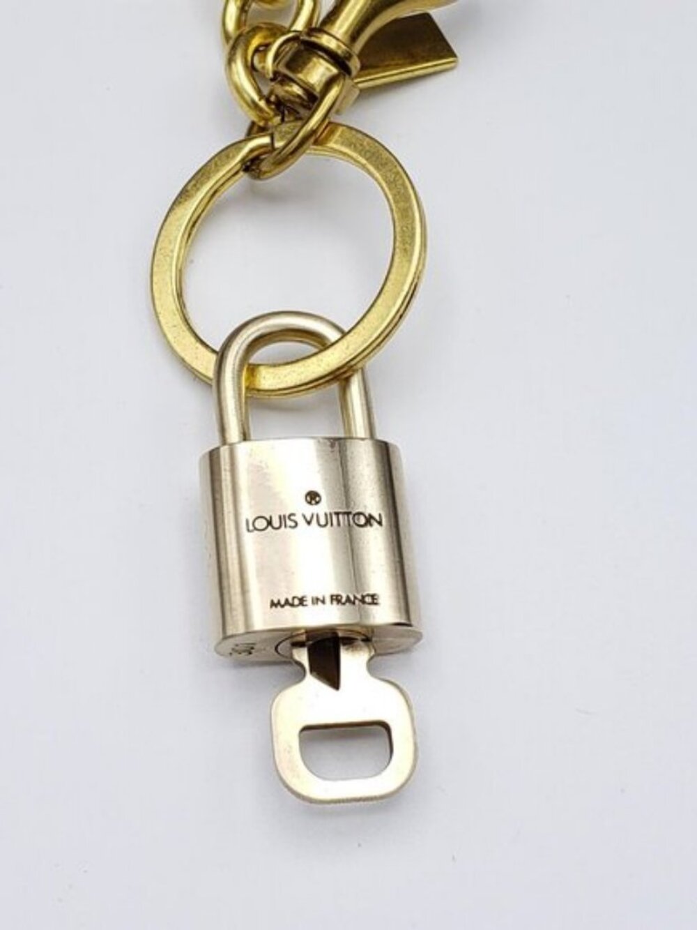 LV Gold Padlock Authentic 🔑 Luxury Bag Charm w/ Unbranded Golden Bag Keychain - Picture 5 of 12