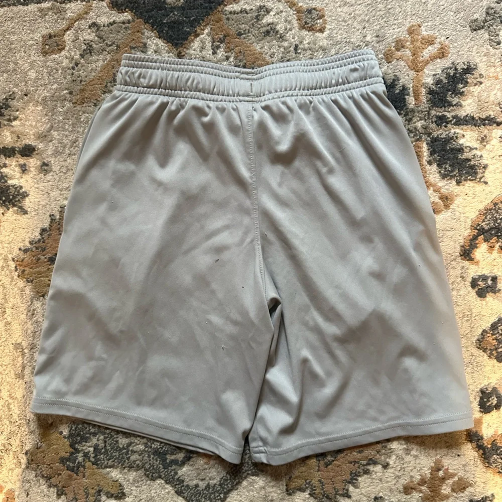 Under Armour Youth Small Shorts - Picture 2 of 5