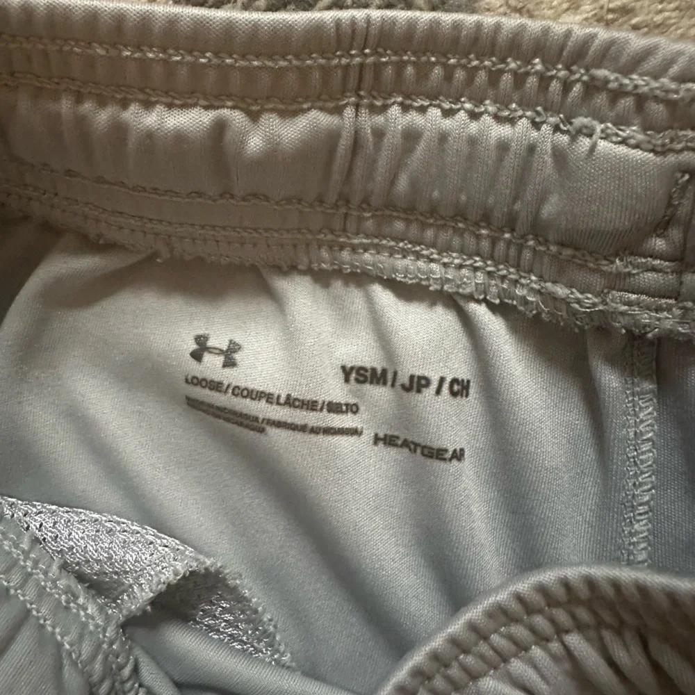 Under Armour Youth Small Shorts - Picture 3 of 5